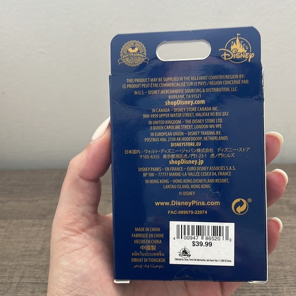 Disney’s 50th Anniversary Limited Edition Big Castle Collectable Pin - Picture 4 of 5